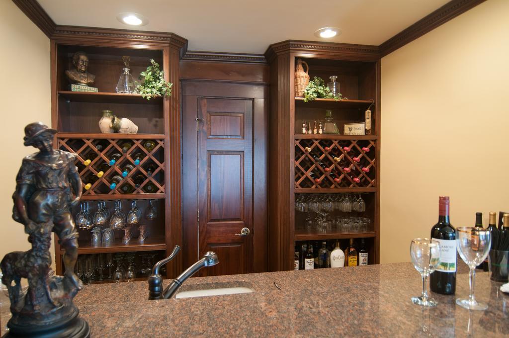 Greene Gables Inn White Hall Екстер'єр фото